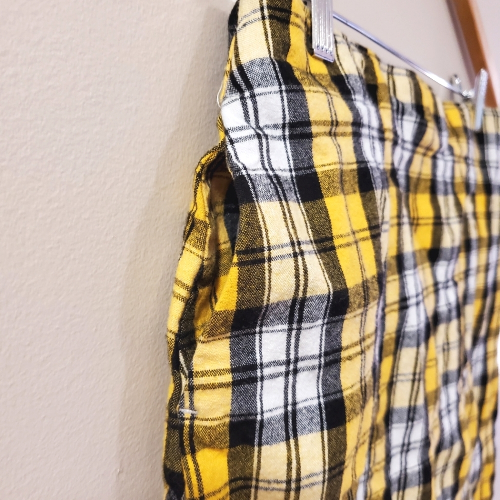 Hollister - Ultra High-Rise Yellow Plaid Skirt (with Pockets) - Picture 4 of 7